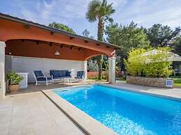 Apartments with Shared Pool Villa Rossella 1