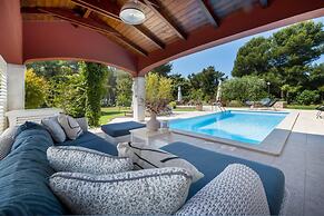 Apartments with Shared Pool Villa Rossella 1