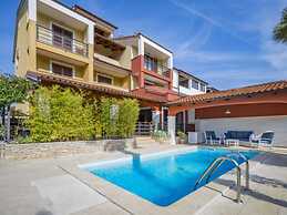 Apartments with Shared Pool Villa Rossella 1