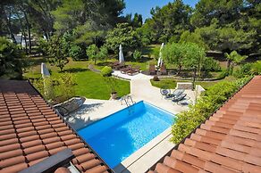 Apartments with Shared Pool Villa Rossella 1