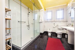 Apartments with Shared Pool Villa Rossella 1