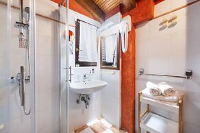 Apartments with Shared Pool Villa Rossella 1