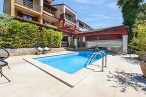Apartments with Shared Pool Villa Rossella 1