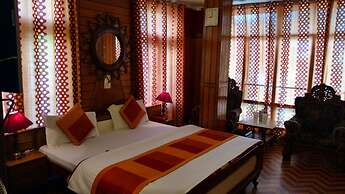 Goroomgo Deluxe Ankur Lake View Nainital