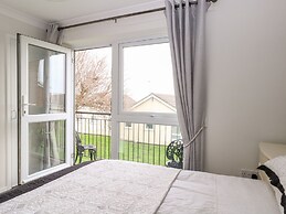 91 Waterside Park