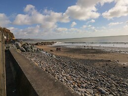Cwtch Lodge 42