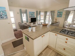 Cwtch Lodge 42
