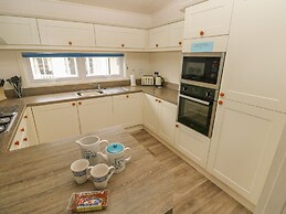Cwtch Lodge 42