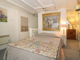 The Hideaway at No 8