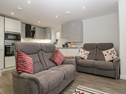 Flat 2, 38 Preston Road