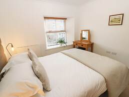 2 Eden Lodge