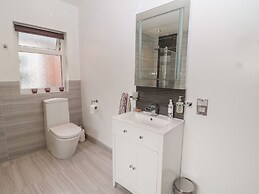 1A Chantry Place