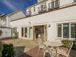 2 Garden Apartment