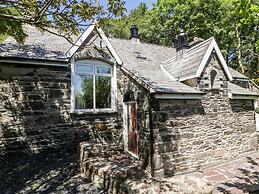Yr Hen Ysgol, The Old School
