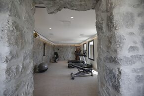 Aeonic Suites and Spa