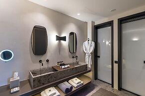 Aeonic Suites and Spa