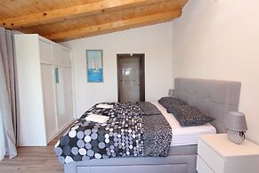 Holiday House Cuvi