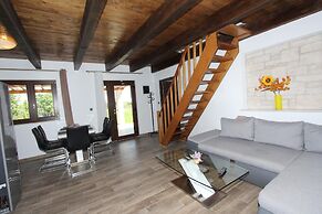 Holiday House Cuvi