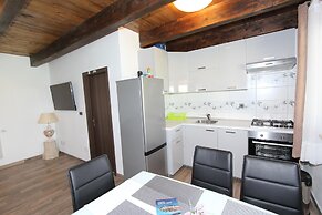 Holiday House Cuvi