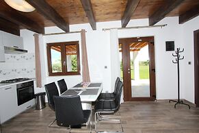 Holiday House Cuvi