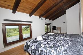 Holiday House Cuvi