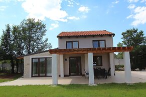 Holiday House Cuvi