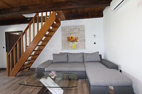 Holiday House Cuvi