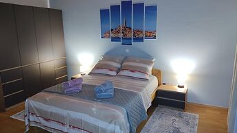 Apartment Dado