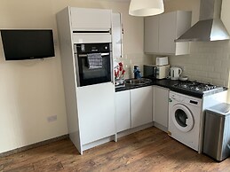 1 Bed - Sleeps 4 - Garden - City Centre
