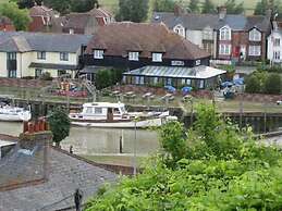 River Haven Hotel