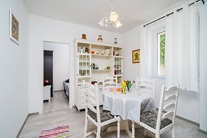 Apartment Luka