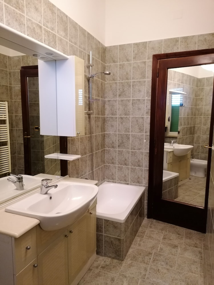 Rent Rooms in Nola na