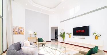 LUX Holiday Home - Frond E 1