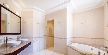 LUX Holiday Home - Frond E 1