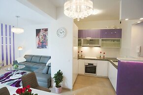 Beautiful 3-bed Apartment With big Terasse in Nin
