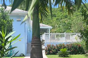 Villa - Sleeps 6 - Pool - Parking - Garden