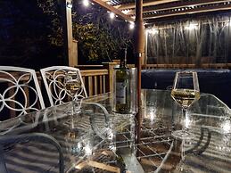 Riverside Cabin - Sleeps 2 - Hottub - Parking