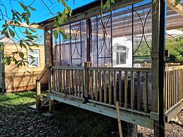 Riverside Cabin - Sleeps 2 - Hottub - Parking