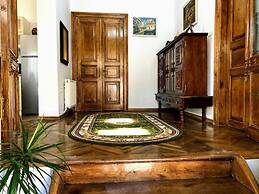 Unique Old Town Home 2min to Beach & Harbour