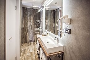 Nomad Luxury Suites