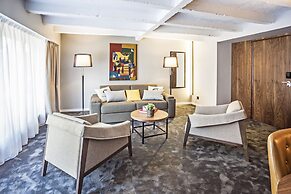 Nomad Luxury Suites