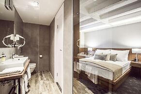 Nomad Luxury Suites