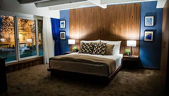 Nomad Luxury Suites