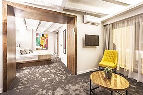 Nomad Luxury Suites