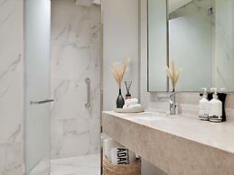 Adagio Premium The Palm