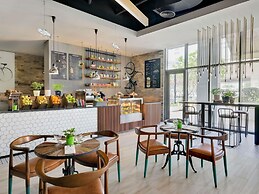 Adagio Premium The Palm