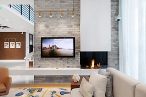 Adagio Premium The Palm
