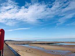 Lovely 2-bed Static Caravan in Rhyl