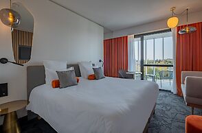 Golden Tulip Lyon Ouest Techlid - Hotel and Spa