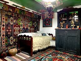 Charming Traditional House in a Pristine Location